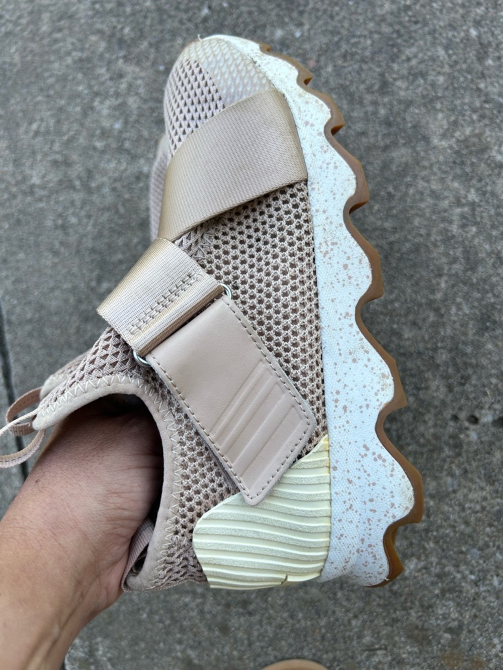 Sorel Kinetic Women's Beige and Cream Slip-On Running Sneakers Size 7 - Picture 5 of 7